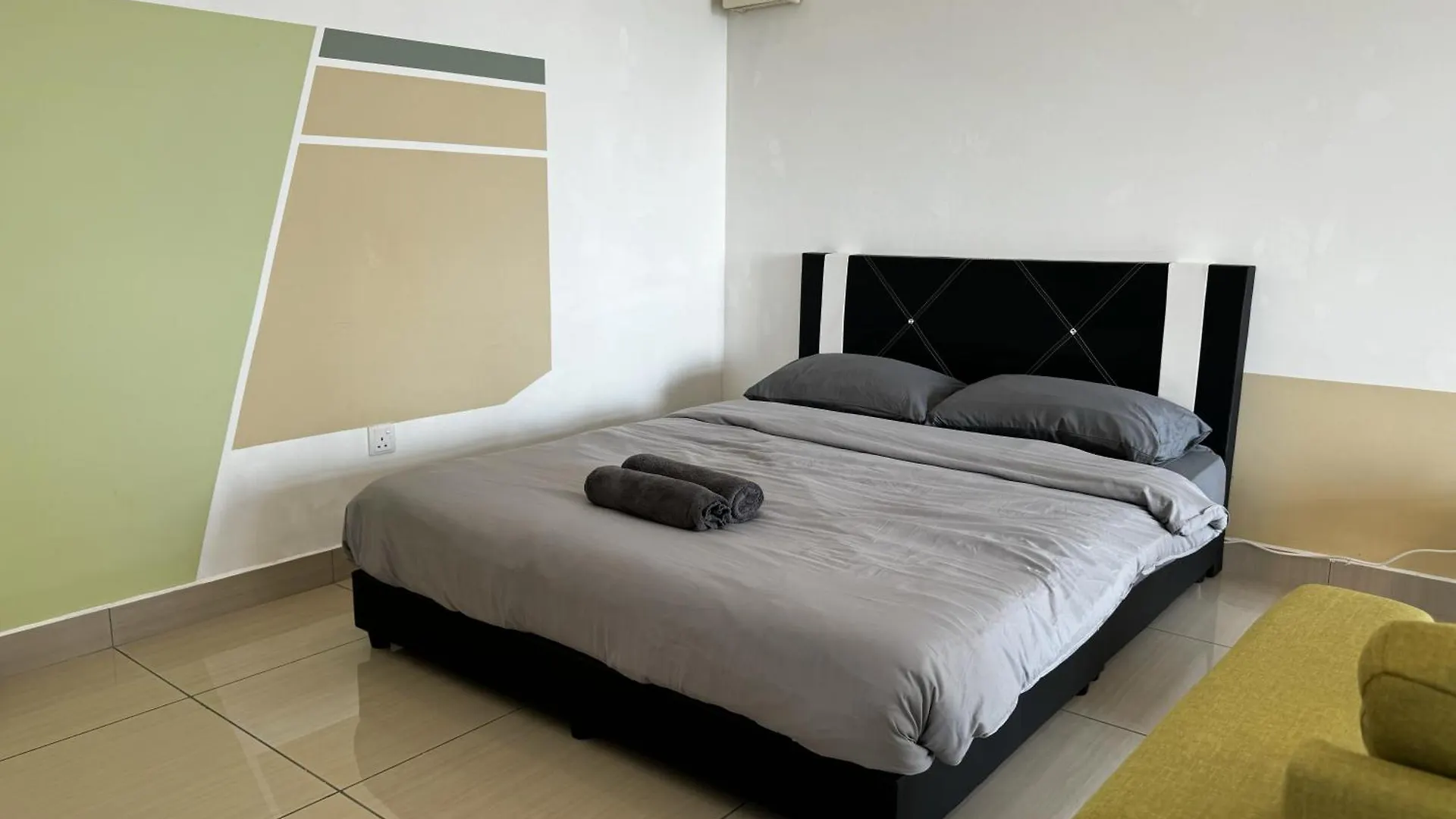 Manhattan Condo @ Mount Austin Τζόχορ Μπάχρου